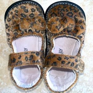 JACK and LILY MY SHOES faux fur Mary Jane dress shoes baby size 18-24 M 6 5
